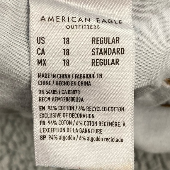 American Eagle Women's Mom High Waisted Jeans  |  Size:  18 Regular - Picture 12 of 14